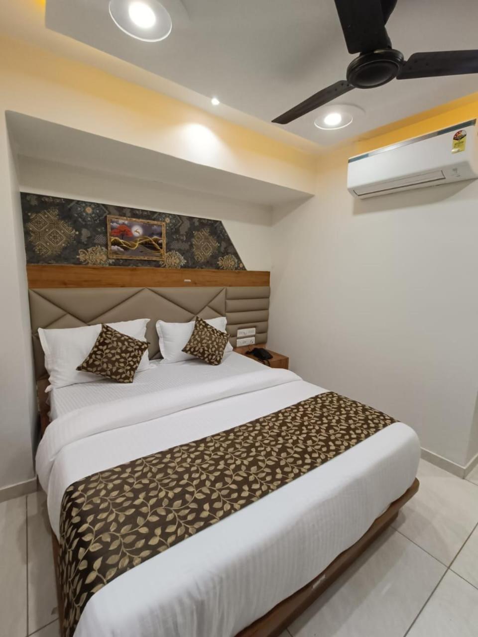 Hotel Rk Icon Ahmedabad Exterior foto