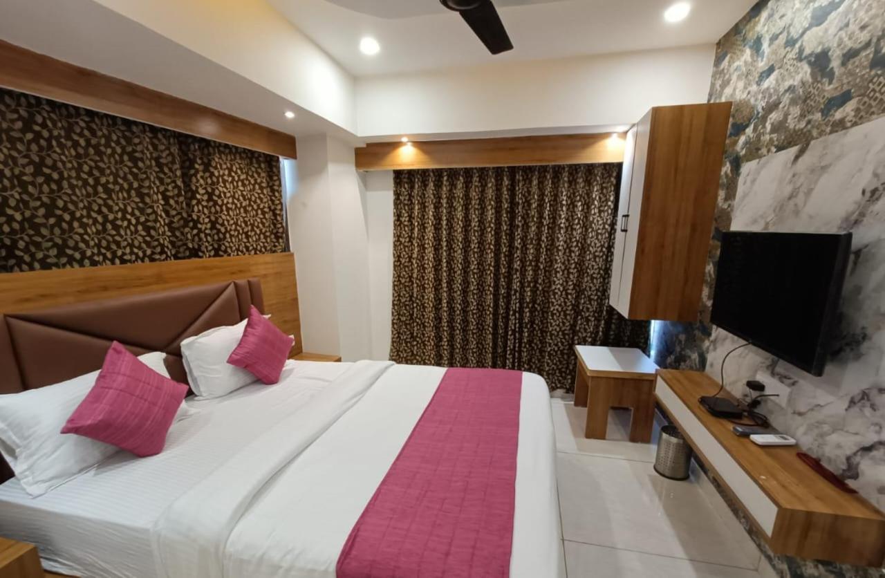 Hotel Rk Icon Ahmedabad Exterior foto